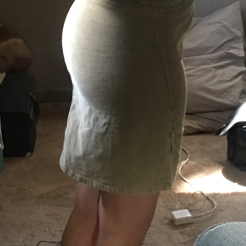 SOLD ๐๐AE corduroy skirt! Very flattering! - Picture 5 of 5